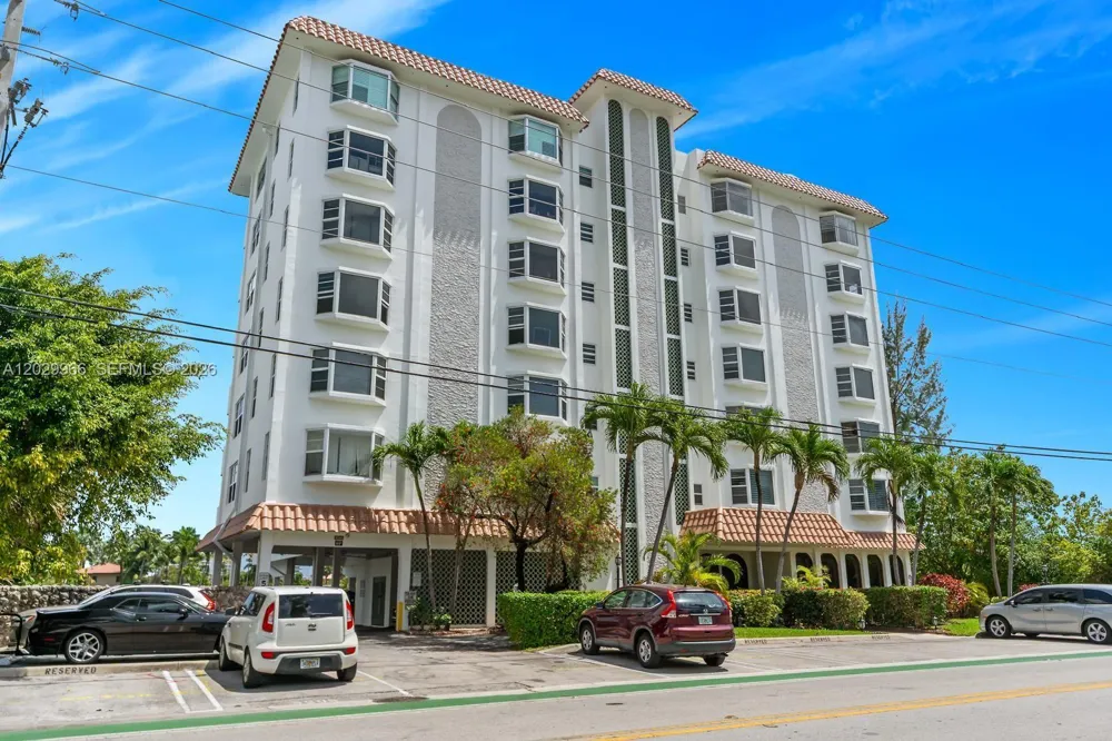 9341 E Bay Harbor Dr #PH-B Bay Harbor Islands, FL 33154
