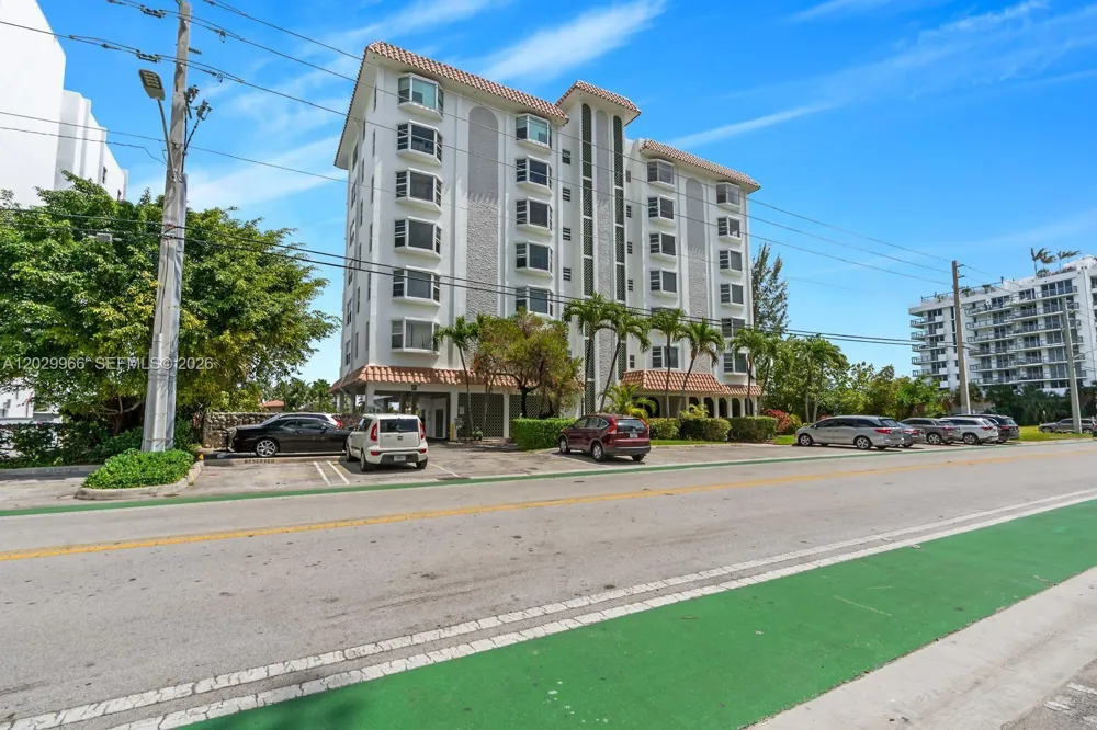 9341 E Bay Harbor Dr #PH-B Bay Harbor Islands, FL 33154