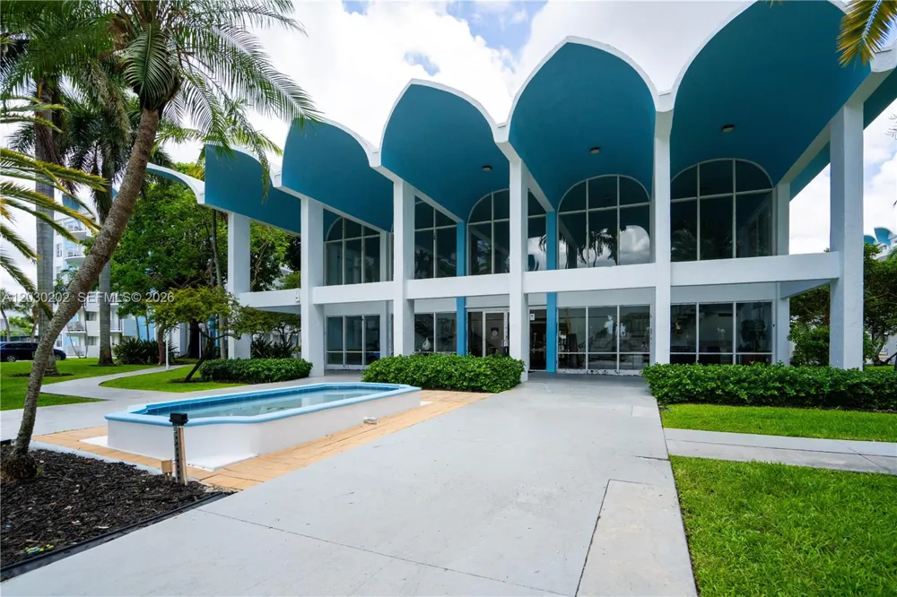 482 NW 165th St Rd #A-201 Miami, FL 33169