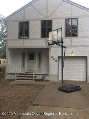 256 Lawrence Avenue