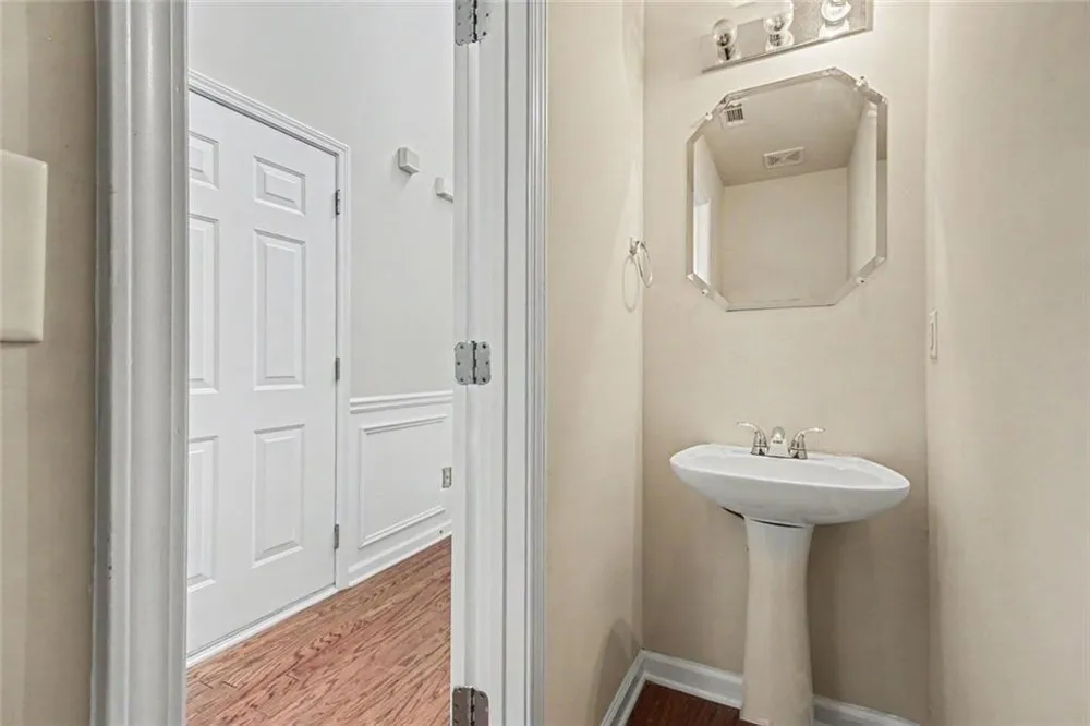 372 Creek Manor Suwanee, GA 30024