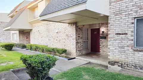 220 Village North Drive