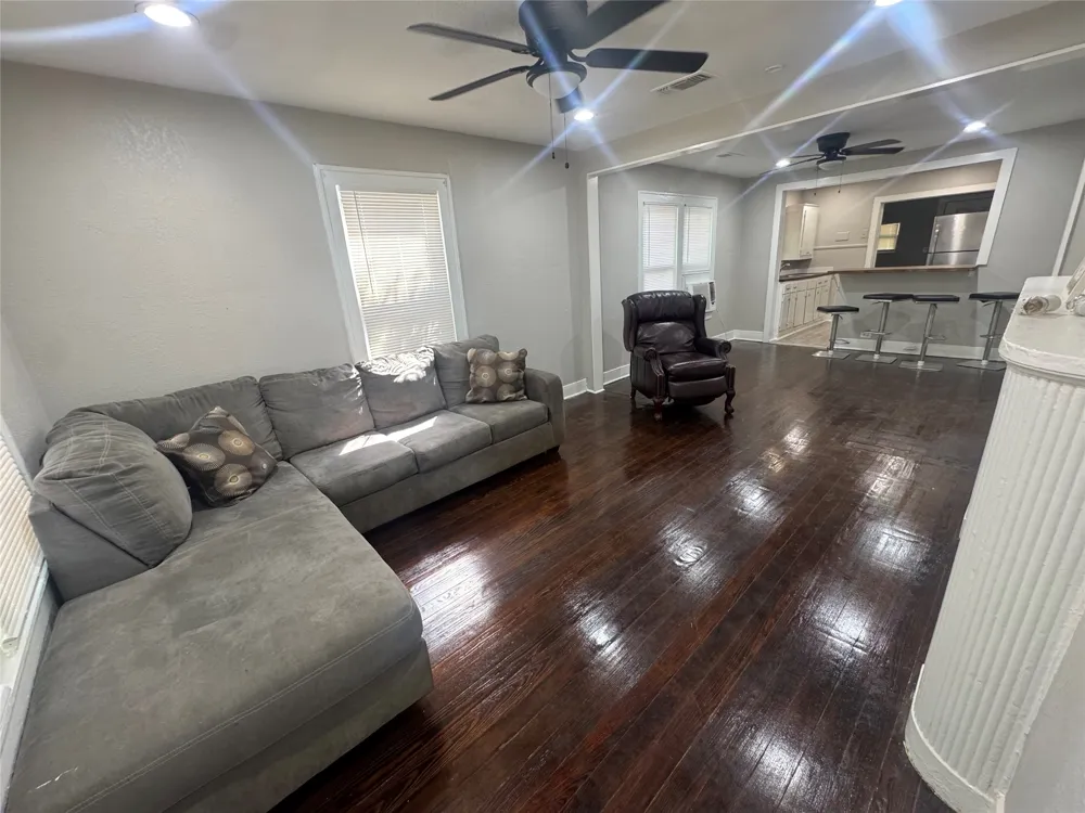 3227 Spring Avenue Dallas, TX 75215
