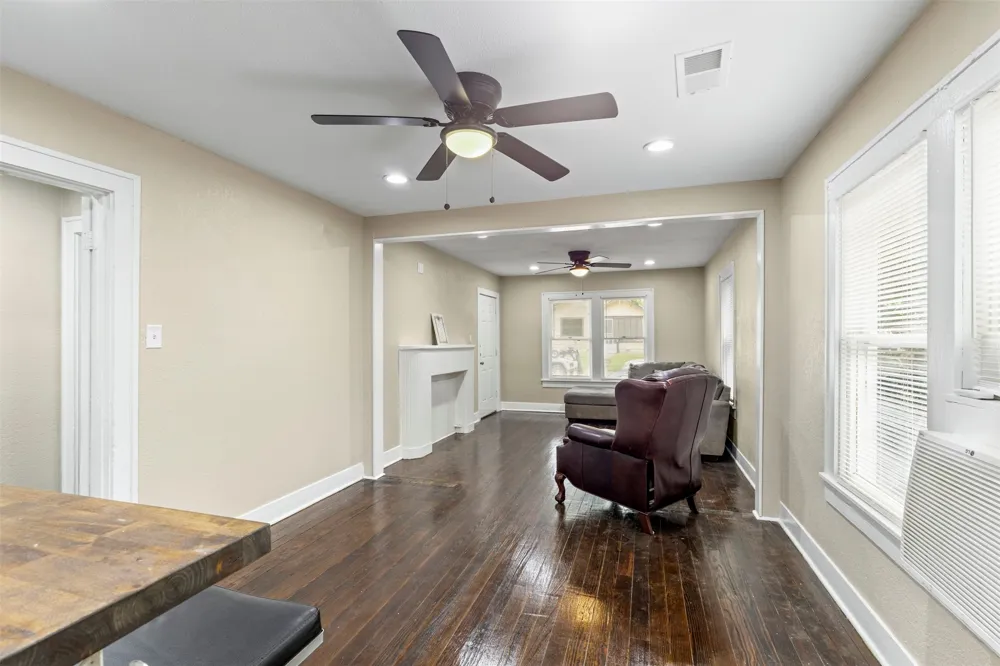 3227 Spring Avenue Dallas, TX 75215