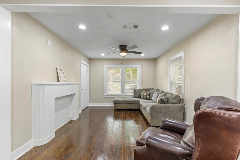 3227 Spring Avenue Dallas, TX 75215