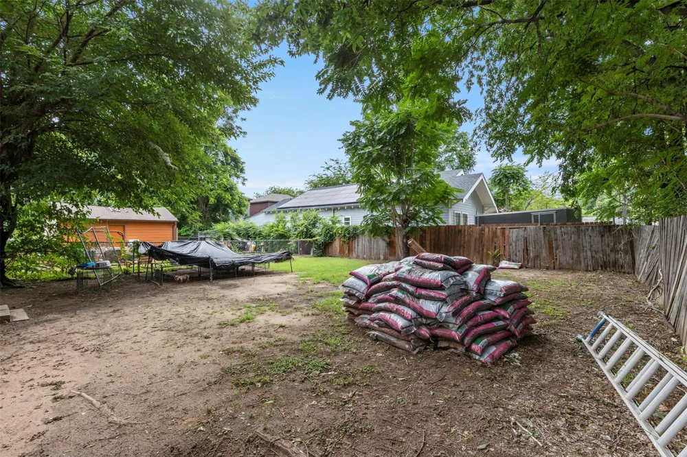 3227 Spring Avenue Dallas, TX 75215