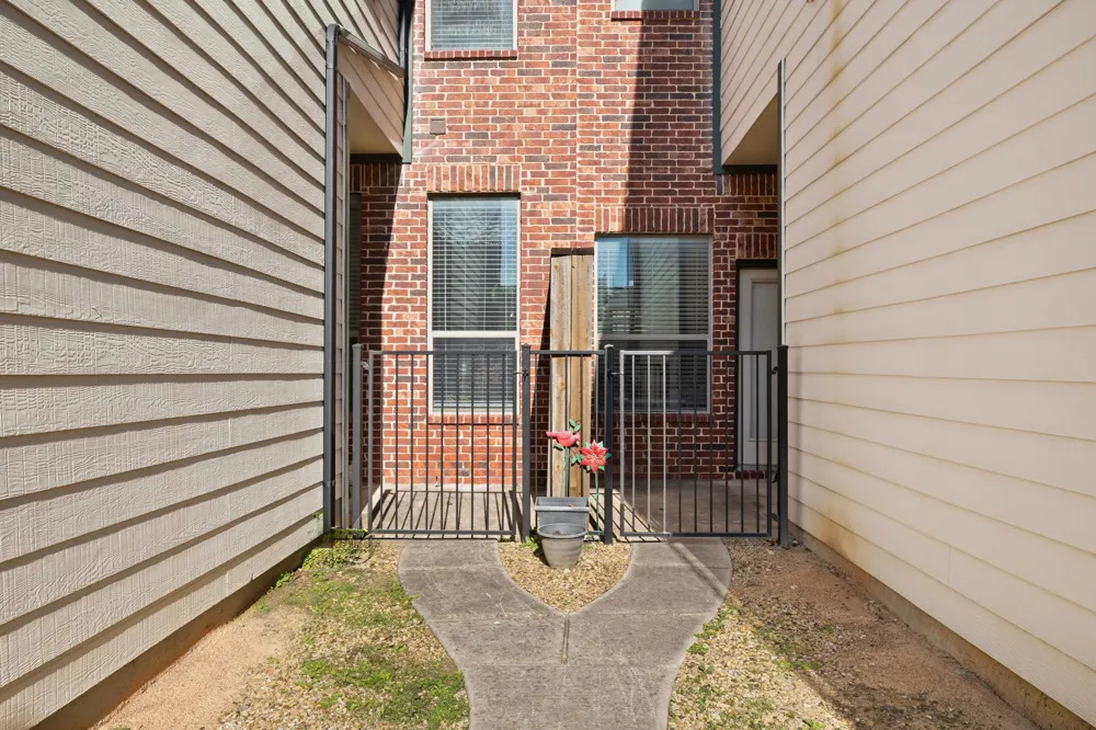 1912 Lantana Lane Irving, TX 75063