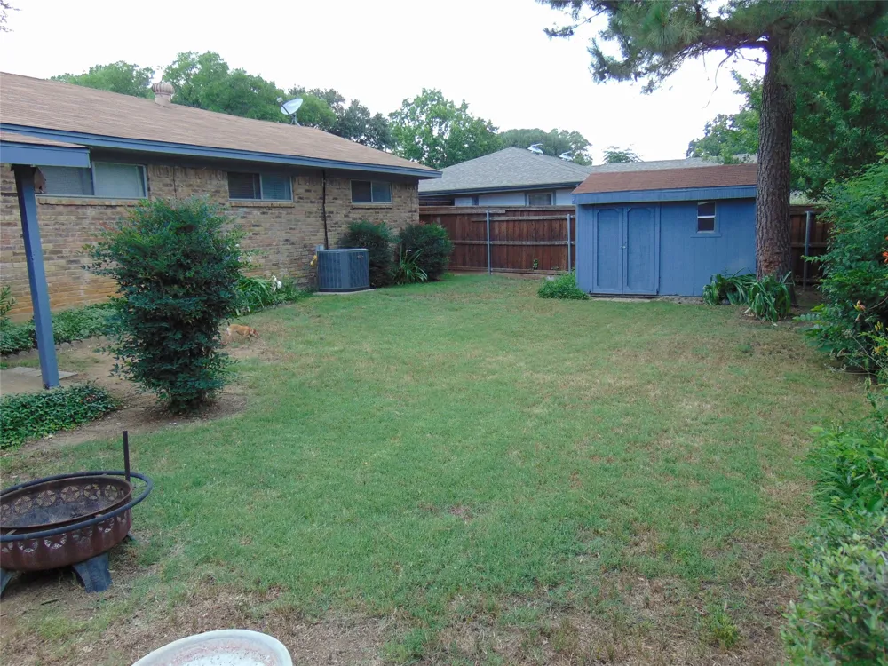 5420 Kings Manor Drive Lake Dallas, TX 75065
