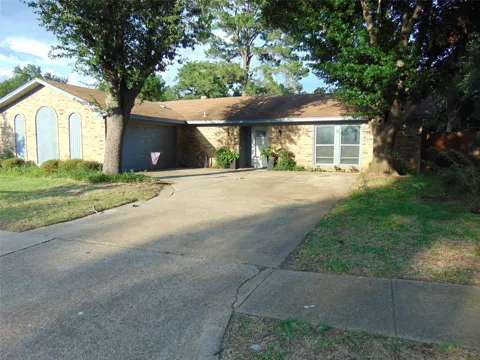5420 Kings Manor Drive
