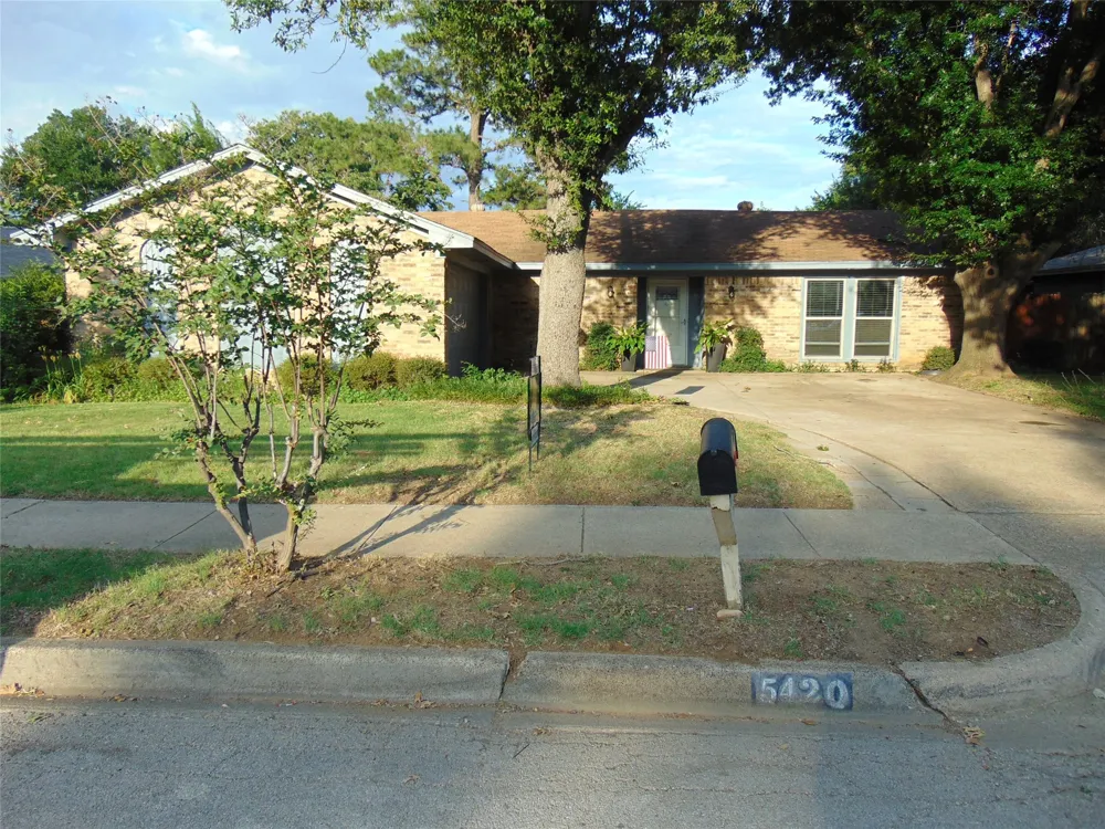 5420 Kings Manor Drive Lake Dallas, TX 75065