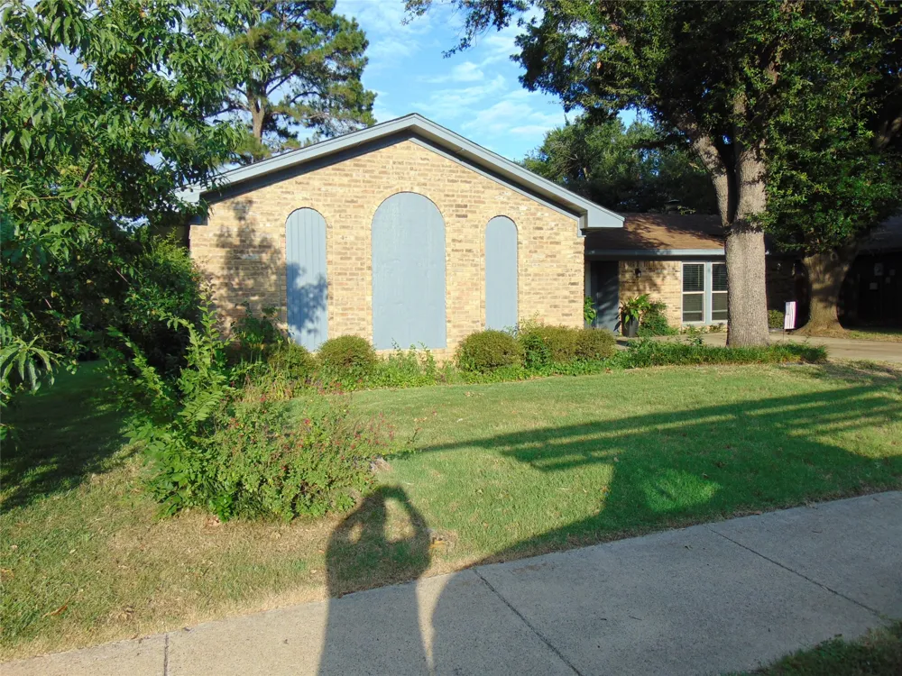 5420 Kings Manor Drive Lake Dallas, TX 75065