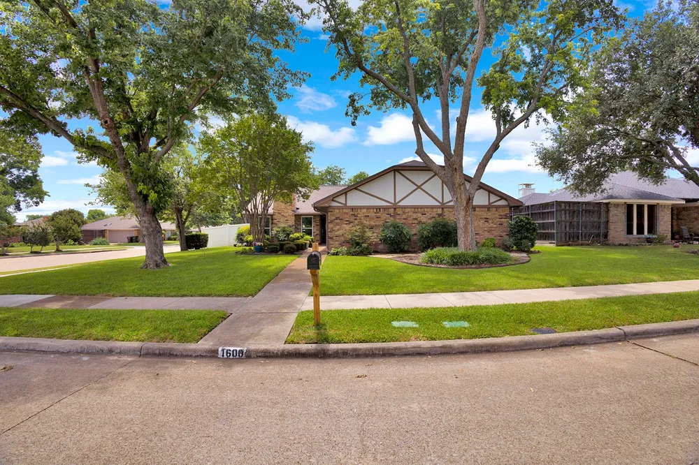 1600 Hearthstone Drive Plano, TX 75023