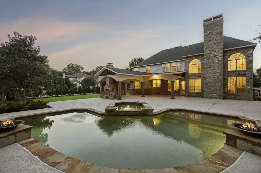 1807 Greenlea Cove Southlake, TX 76092