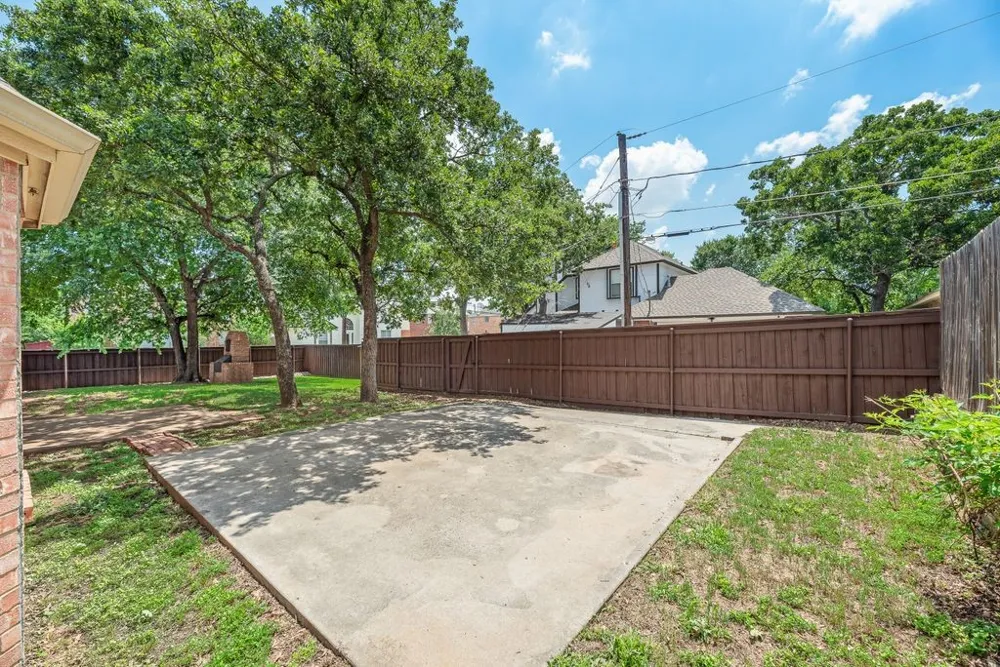 5610 Eagle Rock Road Arlington, TX 76017