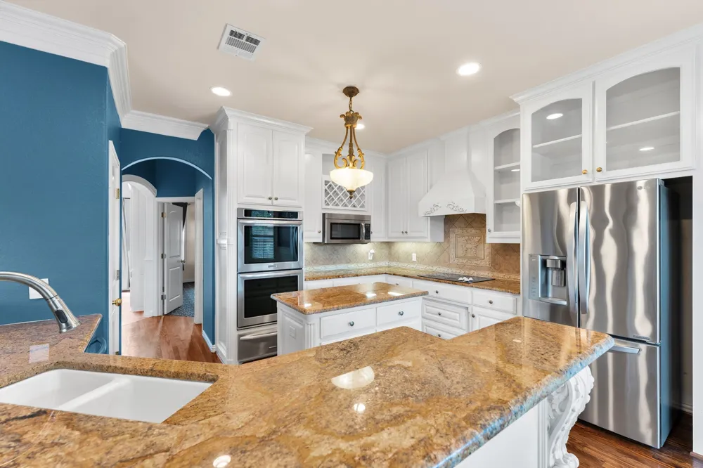 5504 Plata Lane Benbrook, TX 76126