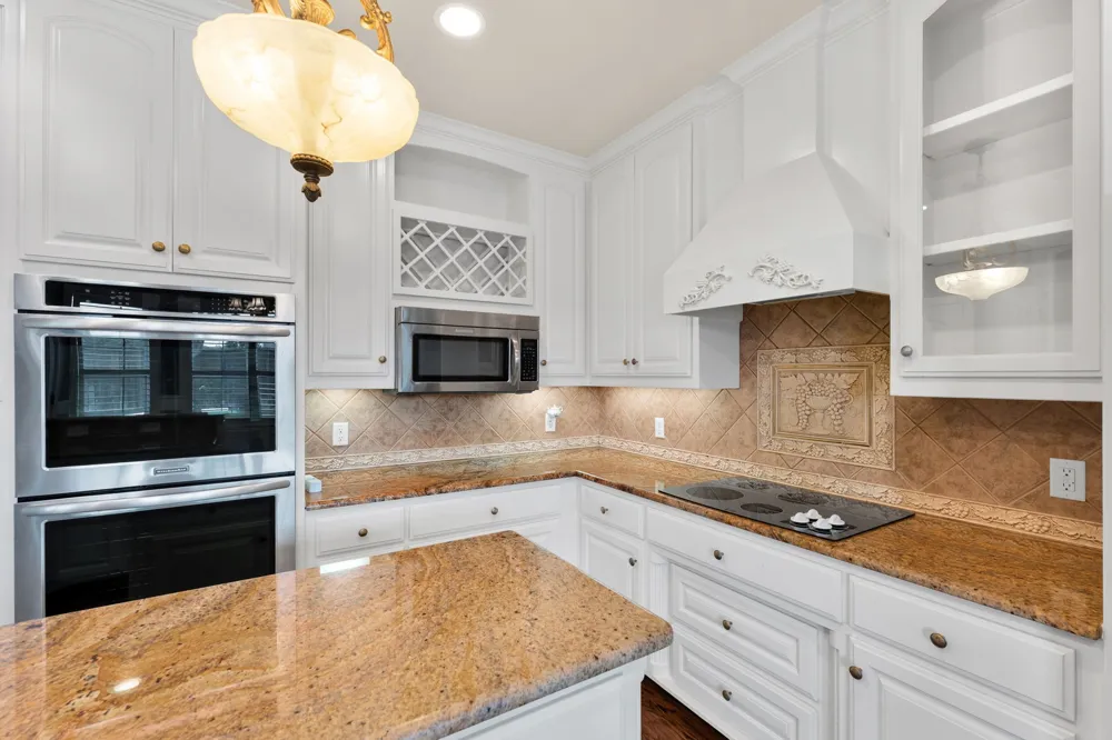 5504 Plata Lane Benbrook, TX 76126