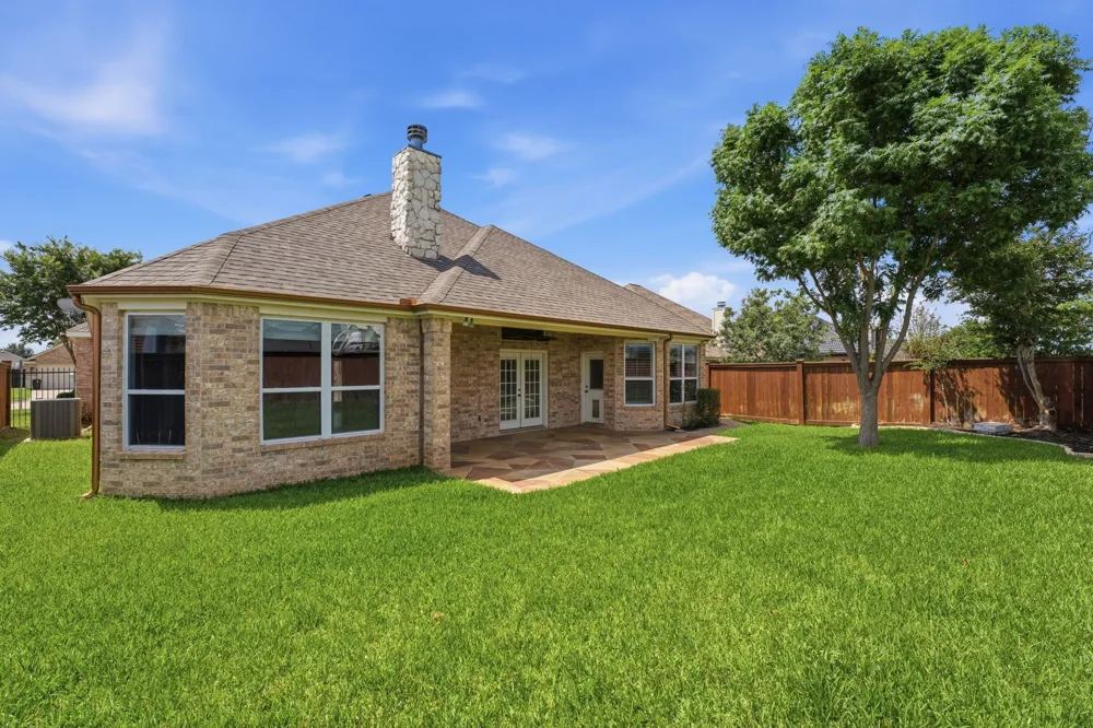 5504 Plata Lane Benbrook, TX 76126