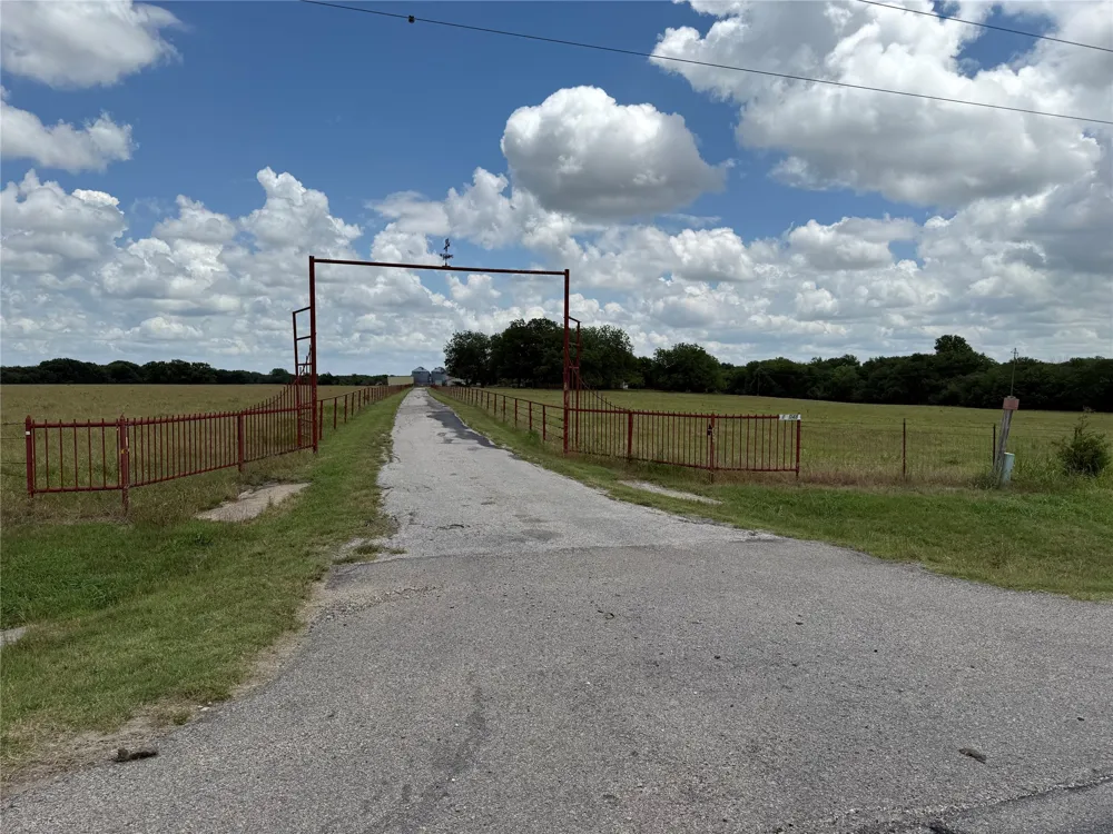 18048 Us-69 Whitewright, TX 75491
