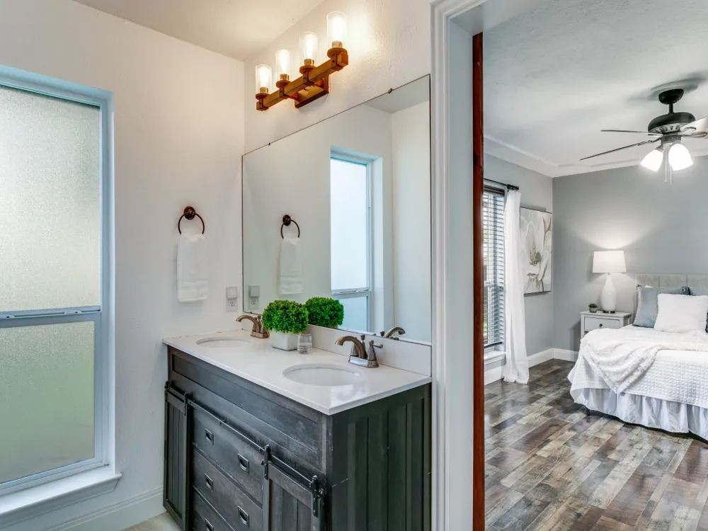 1605 Bedford Oaks Drive Bedford, TX 76021