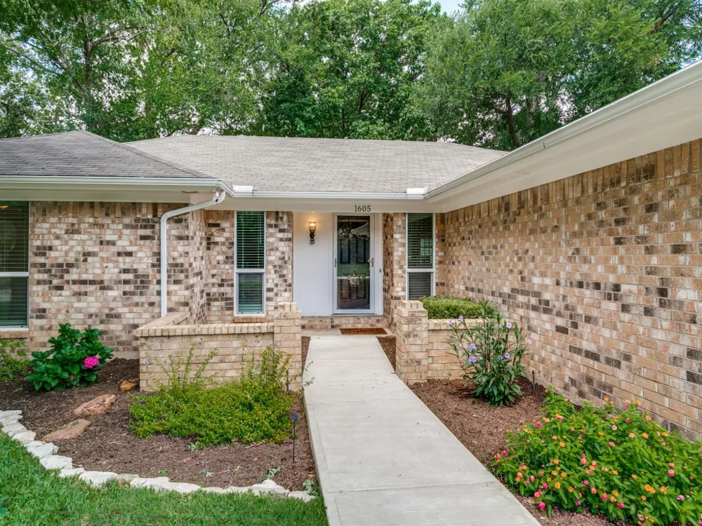 1605 Bedford Oaks Drive Bedford, TX 76021