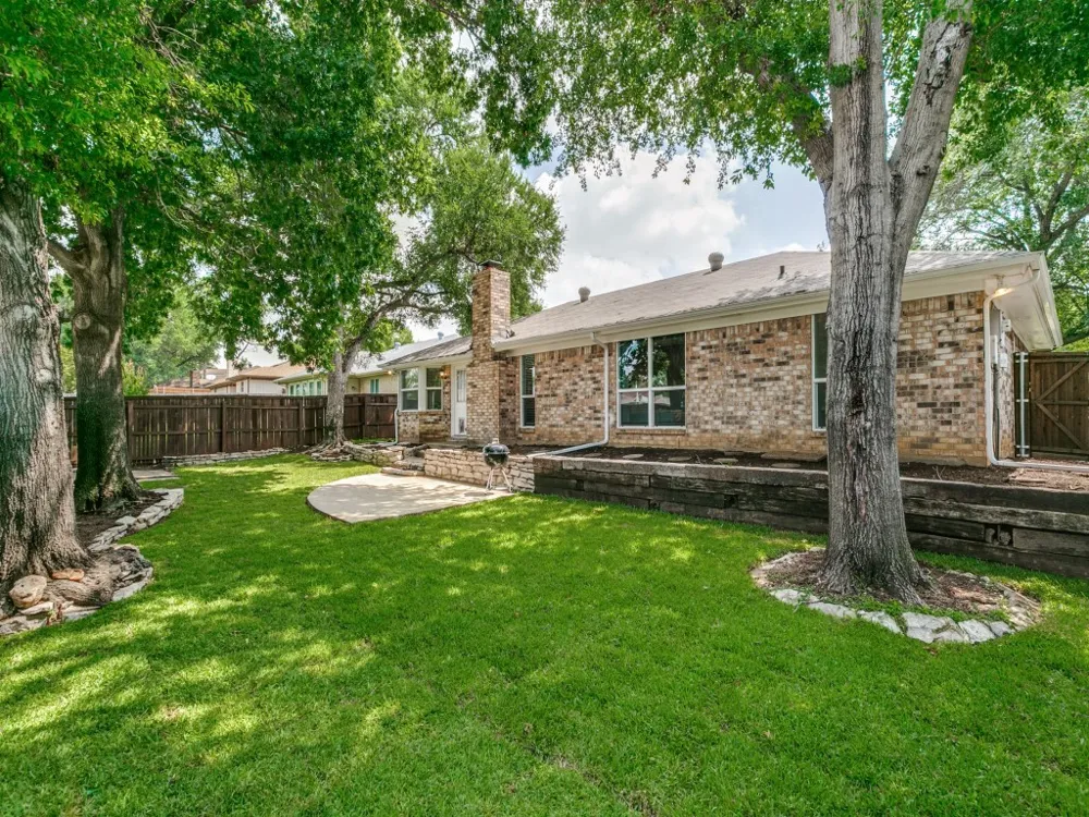 1605 Bedford Oaks Drive Bedford, TX 76021
