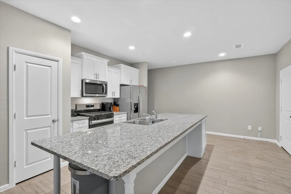 4716 Stunning Pathway Haltom City, TX 76117