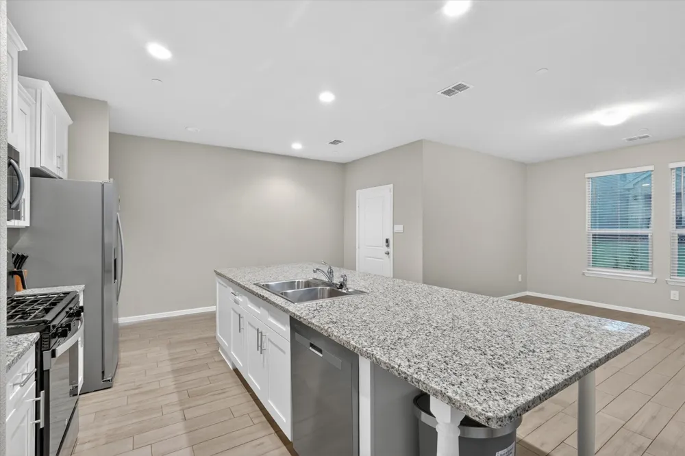 4716 Stunning Pathway Haltom City, TX 76117
