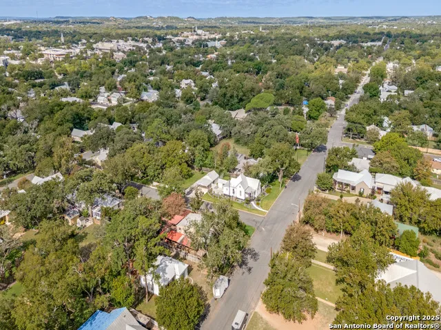 413 E College St Fredericksburg, TX 78624