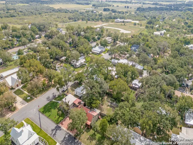 413 E College St Fredericksburg, TX 78624
