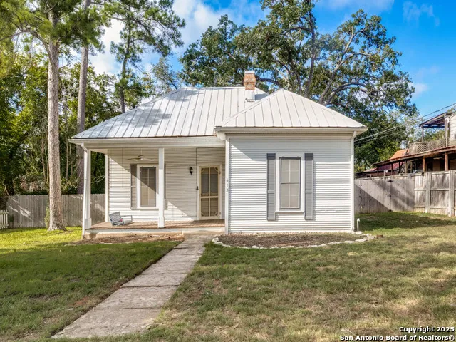 413 E College St Fredericksburg, TX 78624