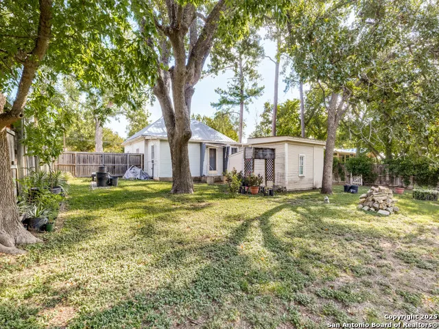 413 E College St Fredericksburg, TX 78624