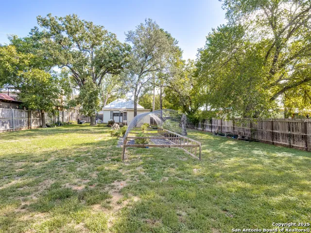 413 E College St Fredericksburg, TX 78624