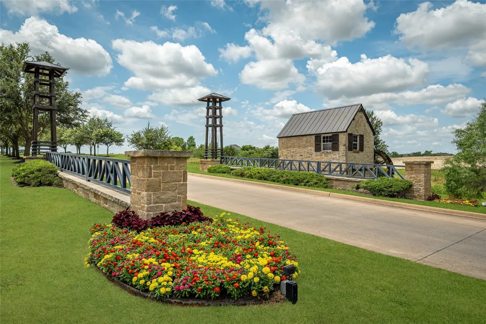 1408 Wolf Ridge Run Gunter, TX 75058