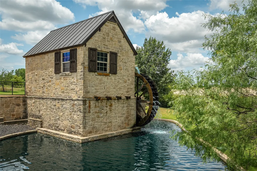 1408 Wolf Ridge Run Gunter, TX 75058