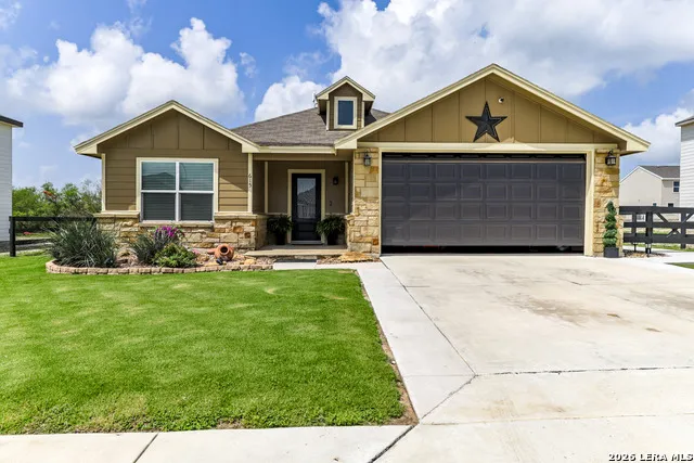 615 Cadena Loop Kenedy, TX 78119