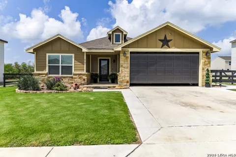 615 Cadena Loop