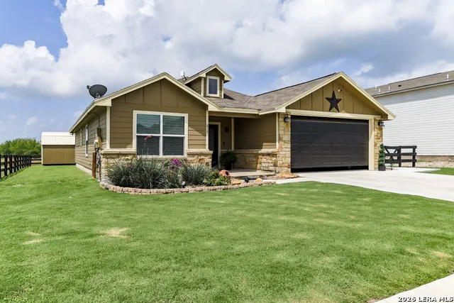 615 Cadena Loop Kenedy, TX 78119