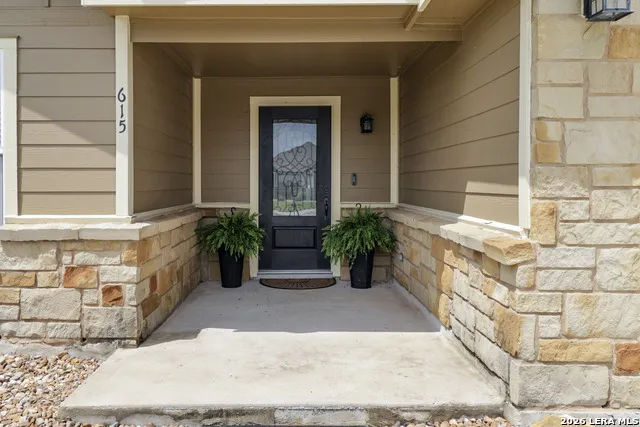 615 Cadena Loop Kenedy, TX 78119