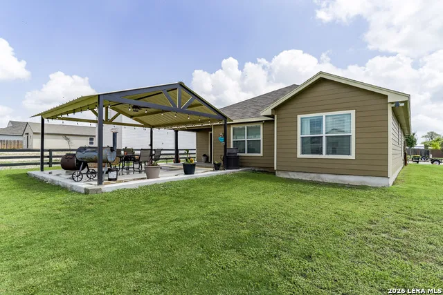 615 Cadena Loop Kenedy, TX 78119