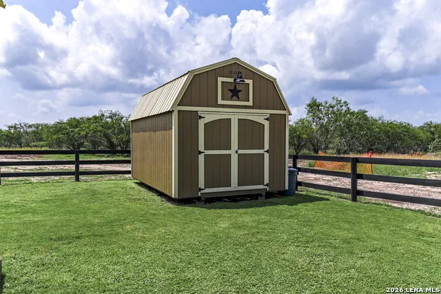 615 Cadena Loop Kenedy, TX 78119