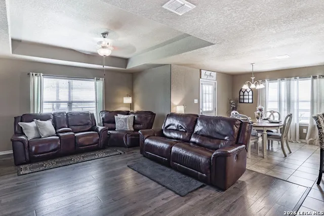 615 Cadena Loop Kenedy, TX 78119
