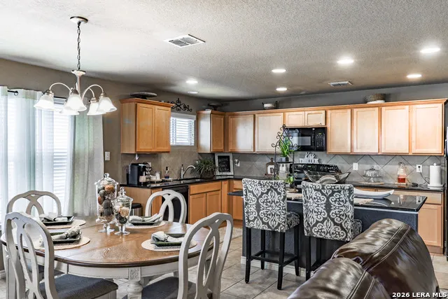 615 Cadena Loop Kenedy, TX 78119