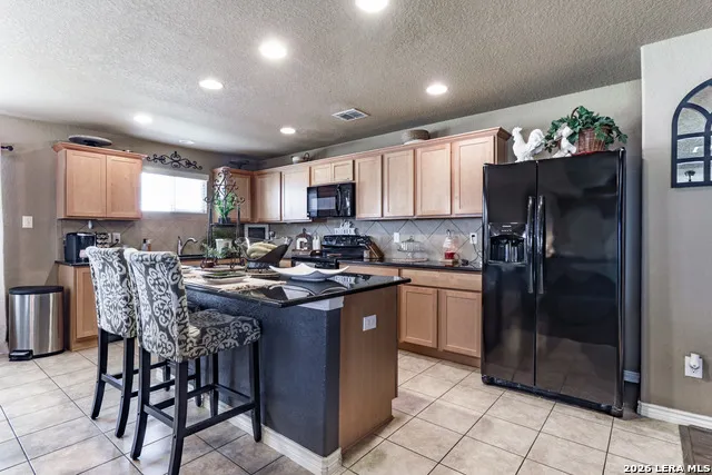 615 Cadena Loop Kenedy, TX 78119