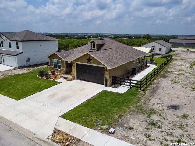 615 Cadena Loop Kenedy, TX 78119
