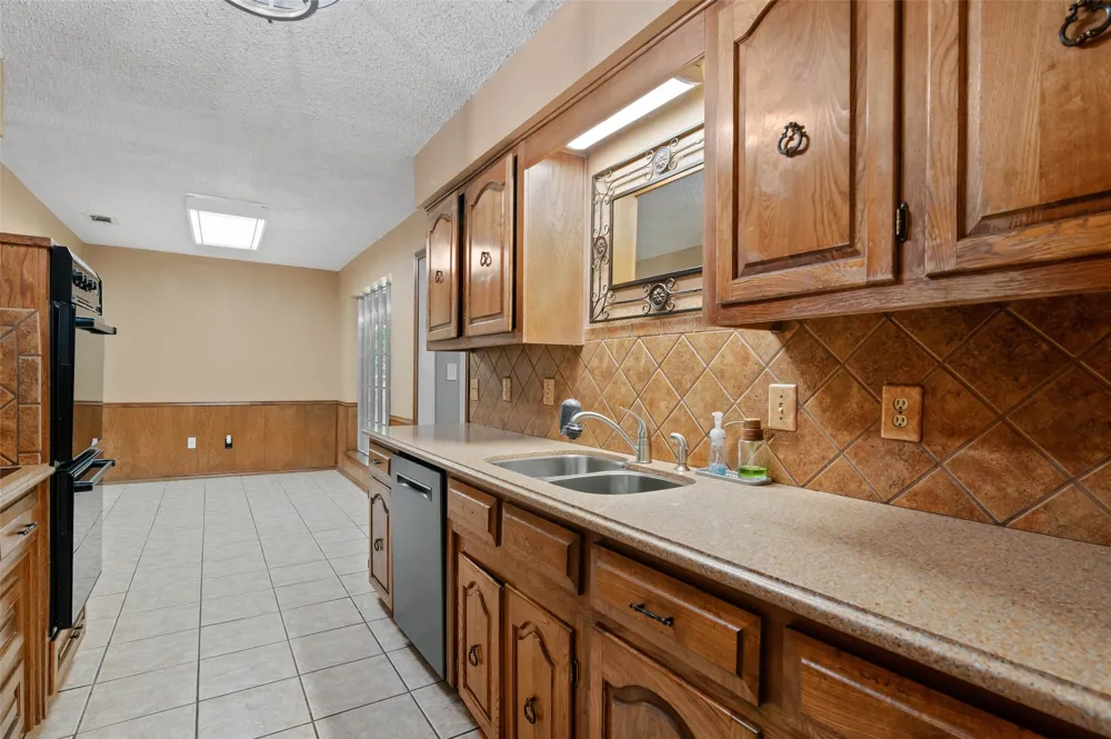2005 Prince John Drive Grand Prairie, TX 75050