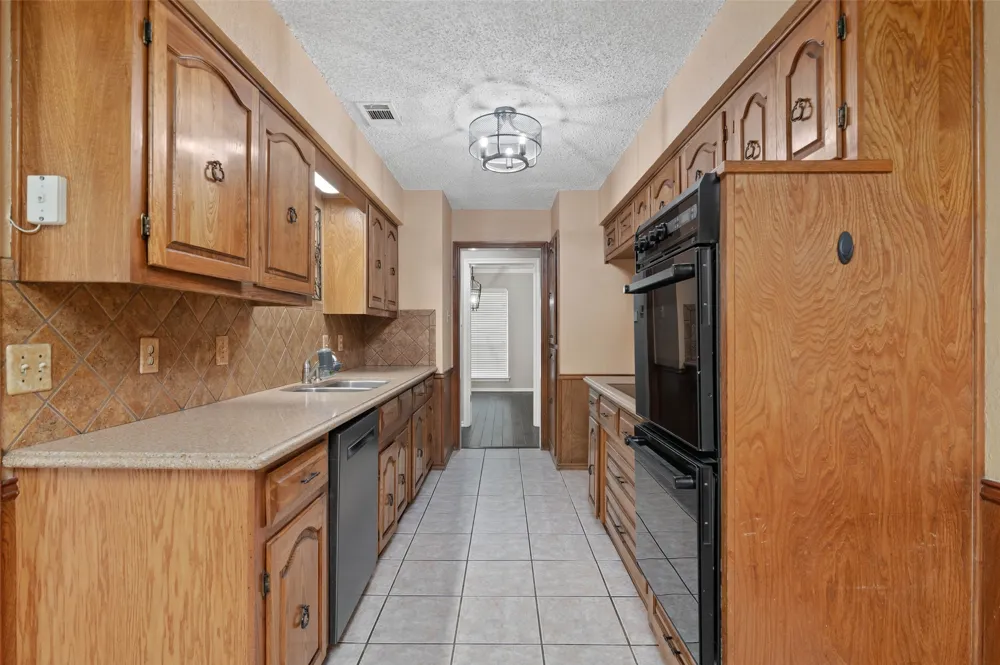 2005 Prince John Drive Grand Prairie, TX 75050