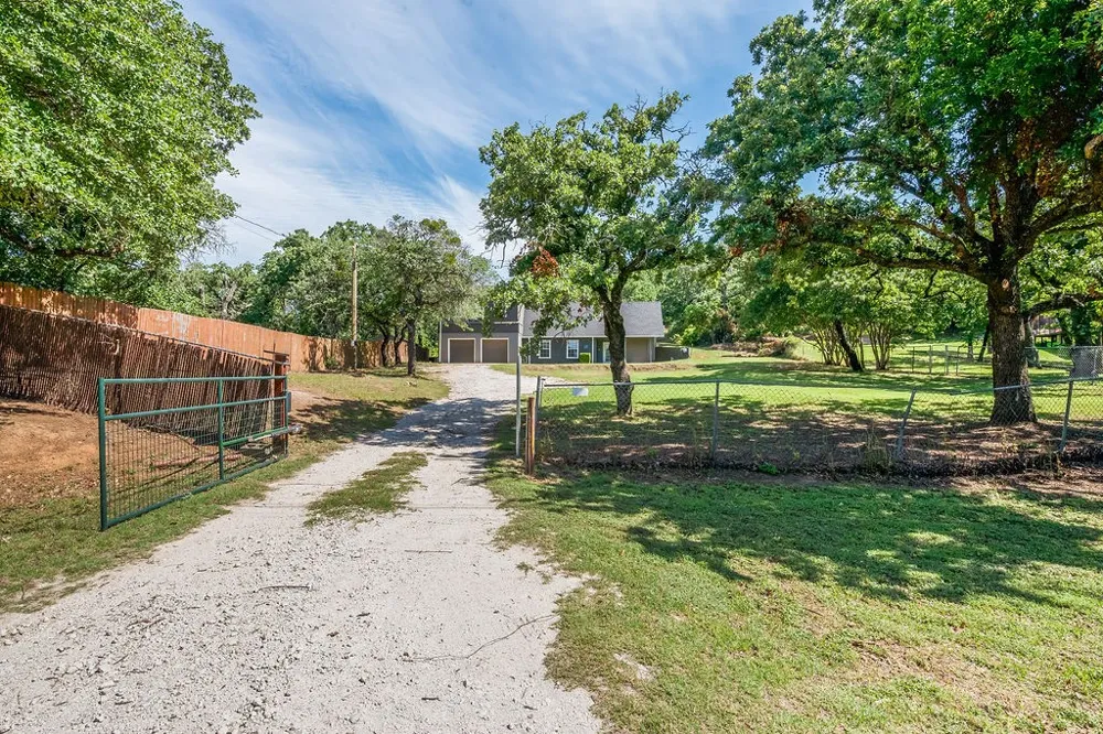 1416 Apache Court Joshua, TX 76058