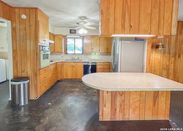 5121 Star Trek Beeville, TX 78102