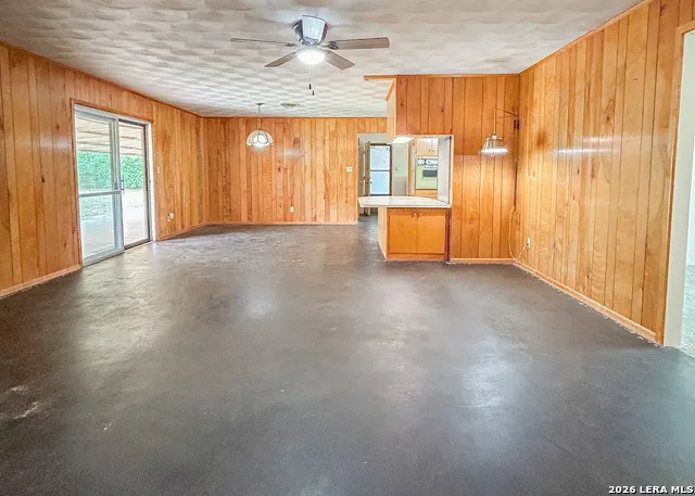 5121 Star Trek Beeville, TX 78102