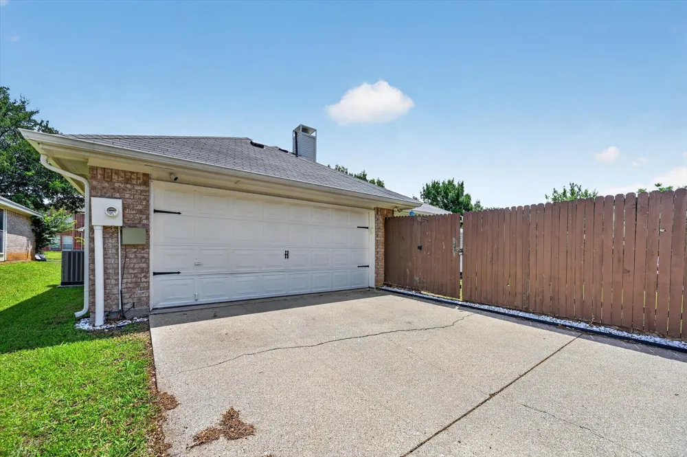 1428 Bregenz Lane Lewisville, TX 75067
